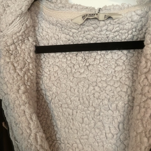 Women’s Old Navy fleece lined vest - Picture 5 of 6